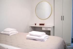 A bed or beds in a room at Apartman Kala