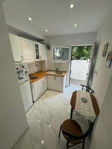 Η κουζίνα ή μικρή κουζίνα στο Ready Apartment +3 φωτογραφίες