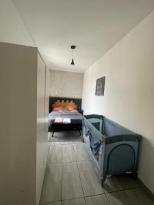a bedroom with a bed in the corner of a room at Appartement spacieux & lumineux proche paris in Villeneuve-Saint-Georges
