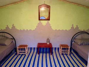 Postel nebo postele na pokoji v ubytování Auberge L'Oasis Mhamid