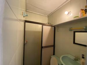 a bathroom with a shower and a toilet and a sink at Casa Mi Valle Loft in Santa Marta +21 photos
