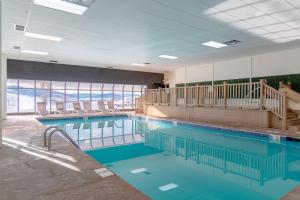 Bazén v ubytování Legacy Vacation Resorts Steamboat Springs Hilltop nebo v jeho okolí