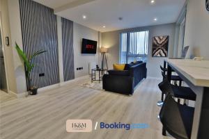 a living room with a couch and a table at NEAR WEMBLEY STADIUM, FREE PARKING, 5 MIN FROM BRENT CROSS WEST STATION, SLEEPS 7 By HKM HOUSING Short Lets & Serviced Accommodation Cricklewood & BRENT CROSS in London