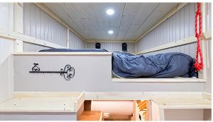 Cette chambre comprend 2 lits superposés. dans l'établissement Le Panorama D'Orcières, à Orcières
