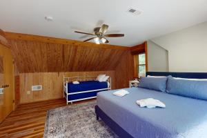 Postel nebo postele na pokoji v ubytování Waterfront Wonder