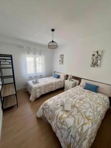 a bedroom with two beds and a ladder at VuT El Refugio de Santiago in Ávila