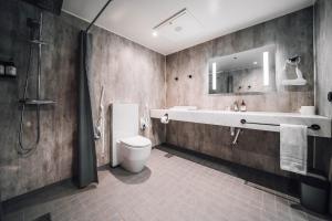 Koupelna v ubytování Blue Hotel Fagrilundur - On The Golden Circle + 70 fotografií