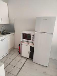 Kuchyňa alebo kuchynka v ubytovaní Appartement 2 Pièces avec une grande terrasse, 3 étoiles, Wifi, Box pour véhicule et vélos