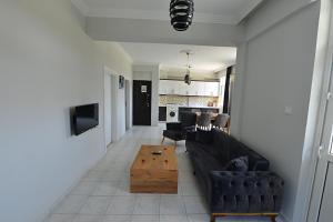 A television and/or entertainment centre at Side leon