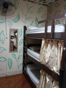 Hostel Trilhas e Rotas - a 150m da Avenida Paulista客房内的一张或多张床位