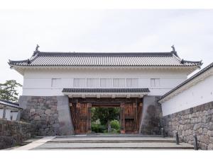 an entrance to a building with a stone wall at HOTEL DRAKE - Vacation STAY 61981v in Odawara +18 photos
