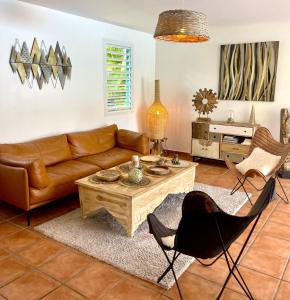 Posezení v ubytování OCEAN LODGE Saint Anne Guadeloupe