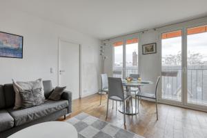 En sittgrupp på Superb & Luminous T4 apartment in Montmartre