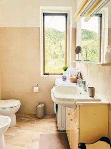 Koupelna v ubytování Casa con giardino tra mare e monti - Marche House