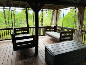 Un balcón o terraza en A Rustic Hideout