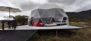 Nespecifikovaný výhled na hory nebo výhled na hory při pohledu z luxury tent