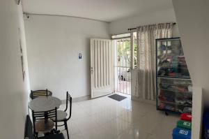 a dining room with a table and chairs and a window at Hostal Jireth in Floridablanca