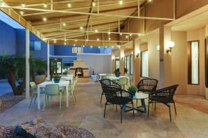a patio with tables and chairs and a fireplace at Sonesta Select Scottsdale at Mayo Clinic Campus in Scottsdale