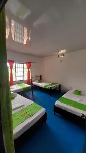 a room with four beds in it with windows at LUNA DEL DESIERTO TATACOA 2DA SEDE in Villavieja