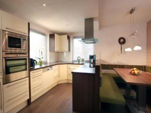Köök või kööginurk majutusasutuses Ferienhaus Yellow
