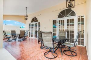 a dining room with a table and chairs at DC Luxury House in Guayama