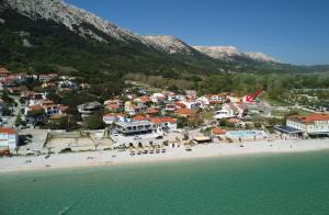 Гледка от птичи поглед на Apartments by the sea Baska, Krk - 18807