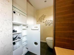 Ένα μπάνιο στο Efeunest - Stilvolles Apartment mit Balkon +24 φωτογραφίες