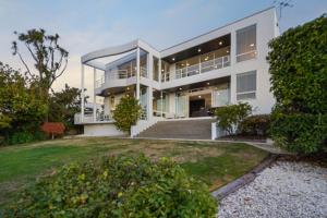 Zahrada ubytování Panoramic City Views with Hot Tub