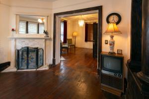 a living room with a tv and a fireplace at 5 BR Downtown Savannah GA in Savannah