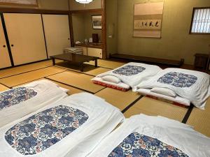 Una cama o camas en una habitación de Kappo Ryokan Uoichi