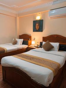 - une chambre d'hôtel avec 2 lits dans l'établissement Hotel Bodhiz, à Katmandou