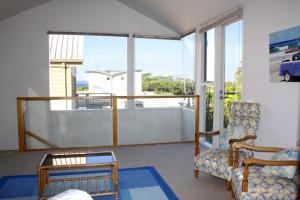 TV a/nebo společenská místnost v ubytování Lonsdale Shores