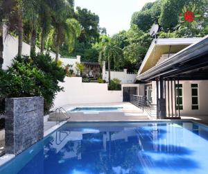 Kolam renang di atau dekat dengan Hardin Private Villas and Events Place