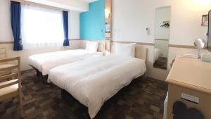 Toyoko Inn Iseshi Eki客房内的一张或多张床位