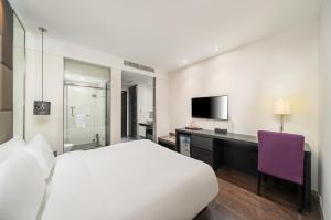 TV o dispositivi per l'intrattenimento presso Orange Hotel Shanghai Hongqiao Airport Dingbian Road Subway Station Branch - Free Hongqiao Airport & Hongqiao Train station Shuttle Bus