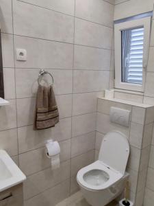 Et badeværelse på Josipa 1 + 78 billeder