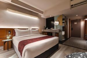Postel nebo postele na pokoji v ubytování Bintang Collectionz Hotel