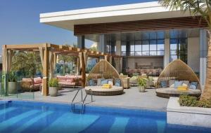 Bazén v ubytování Palm Tower Stylish Studio02 with Sea View Infinity Pool nebo v jeho okolí