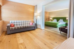 Giường trong phòng chung tại Hotel Gasthof zur Post