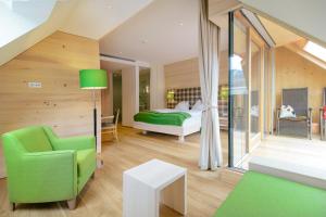 Giường trong phòng chung tại Hotel Gasthof zur Post