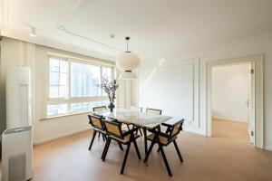 a dining room with a table and chairs at Shanghai YD B&B - People's Square Xintiandi Store near Huangpi South Road subway in Shanghai