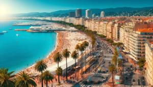 a city with palm trees and a beach at Cœur de CANNES centre ville in Cannes