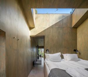 a bedroom with two beds and a skylight at Trakt Forest Hotel in Holsbybrunn