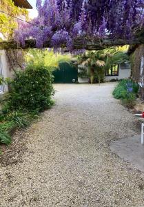 Vonkajšia záhrada v ubytovaní La berge du Clain - Joli appartement à Poitiers