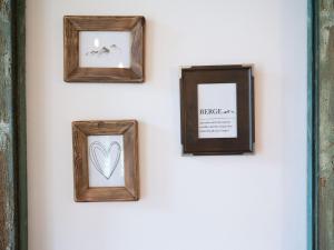 tres cuadros en una pared con una imagen de corazón en Lush apartment in Sankt Michael ob Bleiburg en Sankt Michael ob Bleiburg