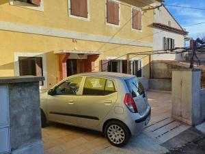 a small car parked in front of a house at Kamnita hiša in Koper