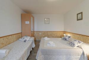 Postel nebo postele na pokoji v ubytování Apartments Smile by Rent Istria