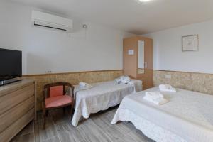 Postel nebo postele na pokoji v ubytování Apartments Smile by Rent Istria