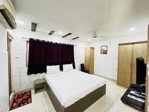 a bedroom with a white bed and a window at HOTEL ROYAL SUITES AND ROOMS Near AIG Hospital Gachibowli in Gachibowli