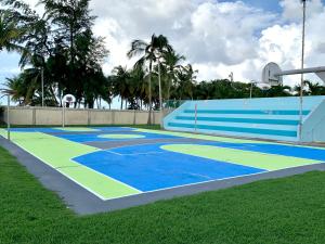 Tennis ja/või seinatennis majutusasutuses Luquillo Beach & Ocean Breeze või selle läheduses